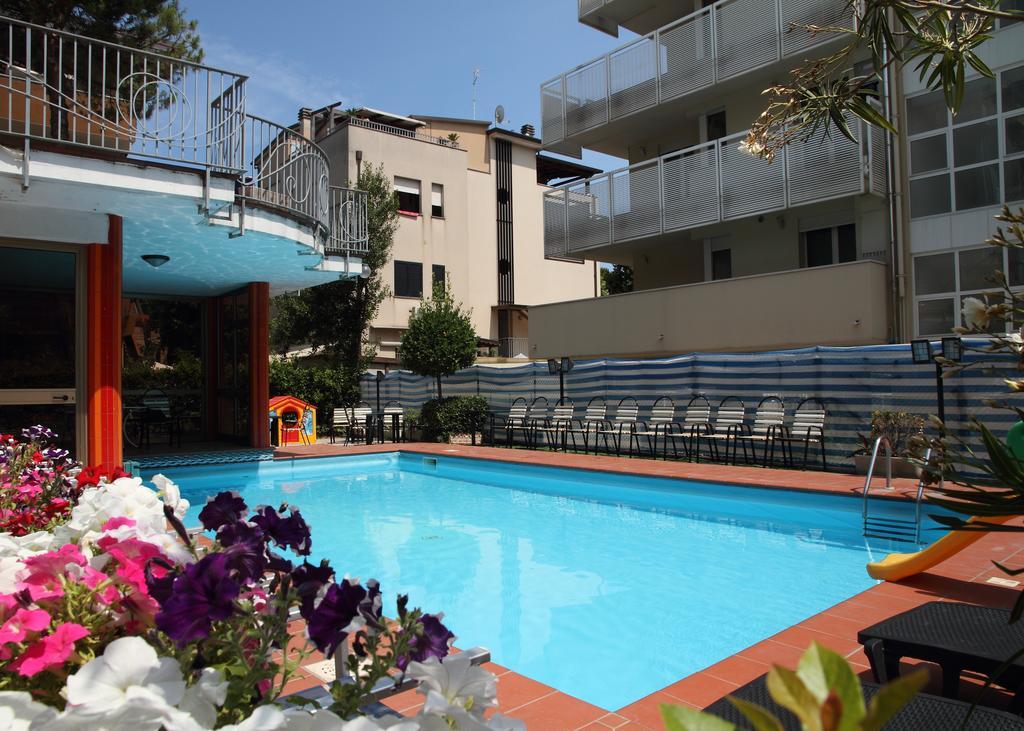 Hotel Universo Rimini Zewnętrze zdjęcie