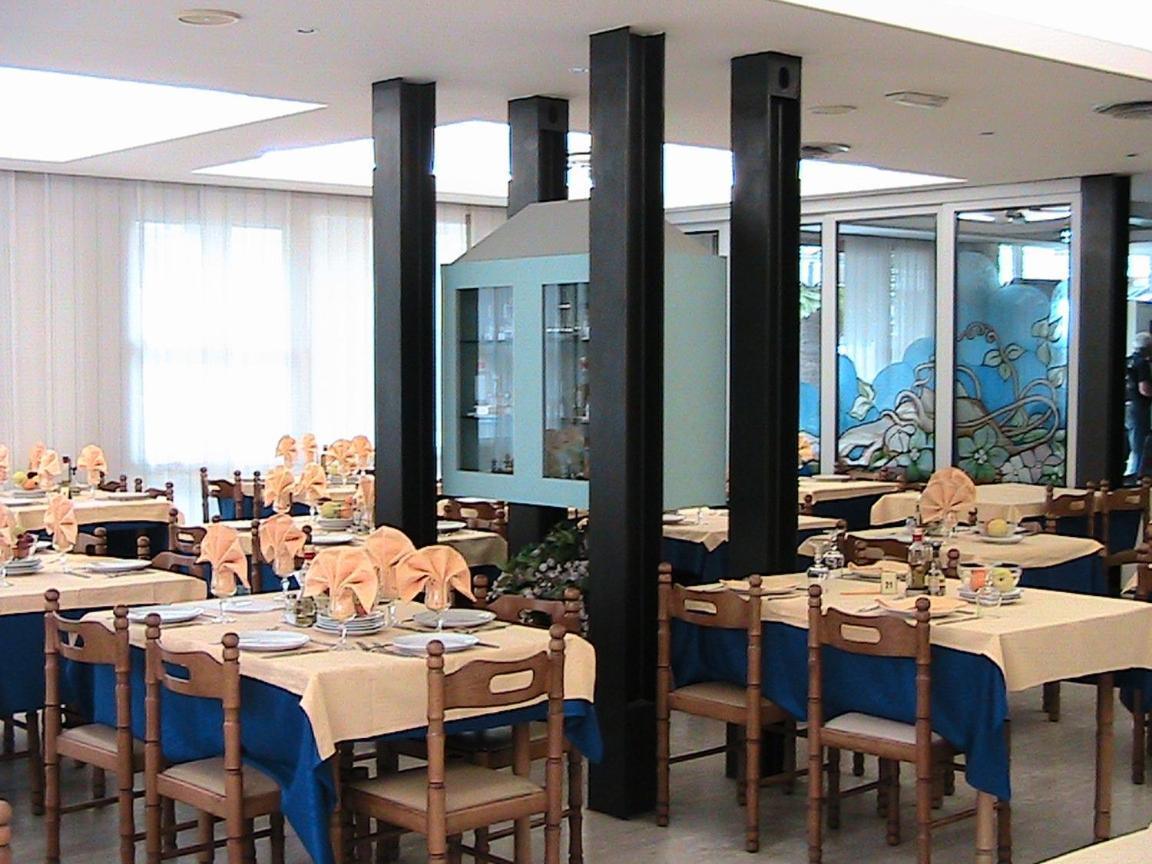 Hotel Universo Rimini Zewnętrze zdjęcie