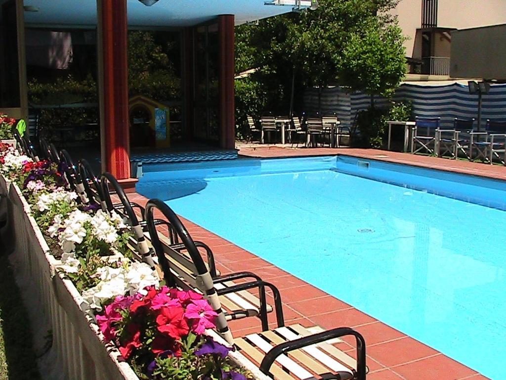 Hotel Universo Rimini Zewnętrze zdjęcie
